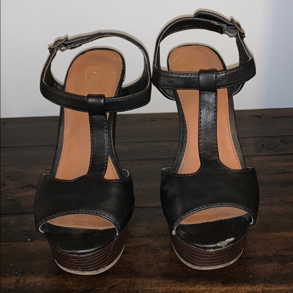 Candie’s Wedges